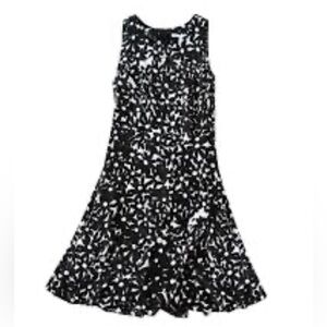 Diane von Furstenberg
Garden Daisy Clara Dress black and white size 4